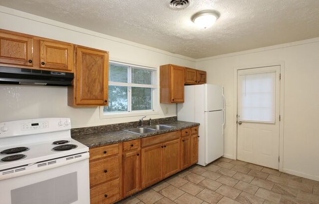 3 beds, 1 bath, $1,200