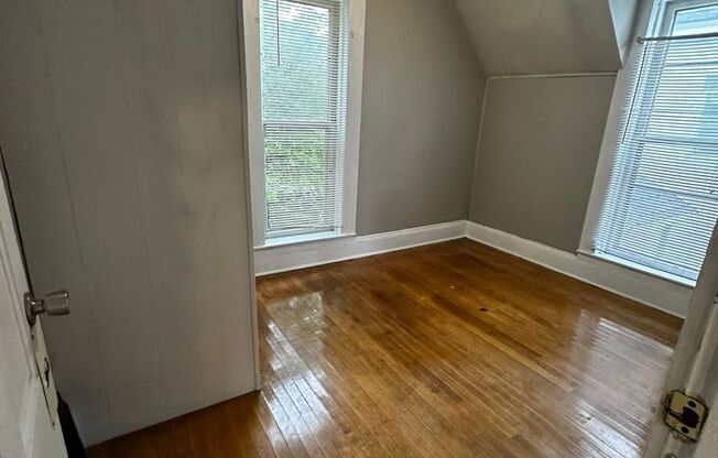 Charming 4 Bedroom House on Earl Street - Available June 2027