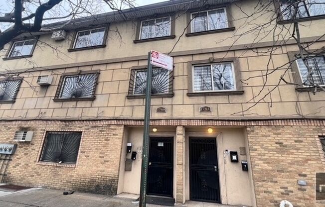 3 beds, 1 bath, $3,454, Unit 3