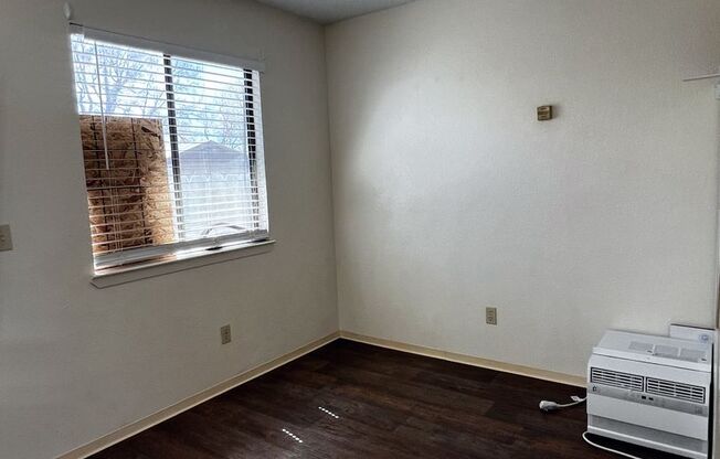 2 beds, 1 bath, $1,025