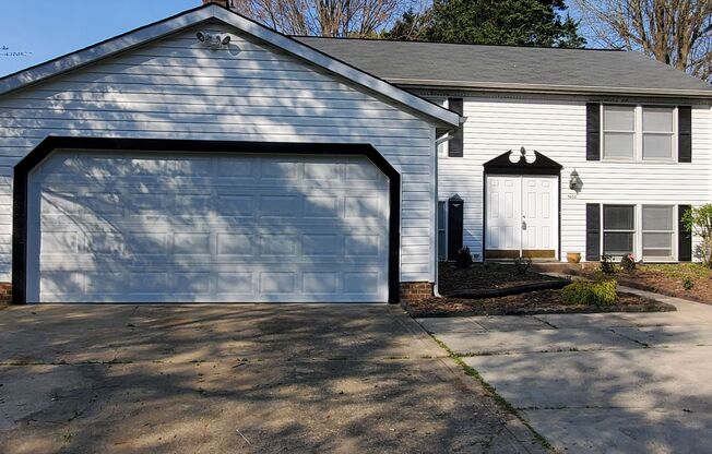 Beautiful Home Available for Rent in Charlotte, NC in Carmel Area