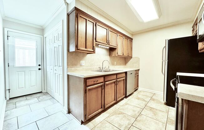 2 Bedroom in Parkview Oaks off Old Jefferson Hwy