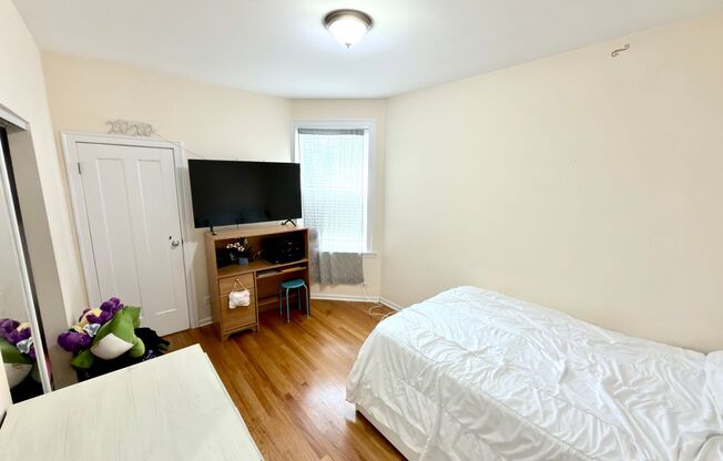 4111 W Lawrence