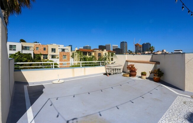 1423 S BEVERLY GLN BLVD