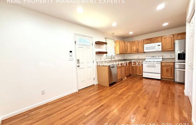 3733 HAYDEN DR