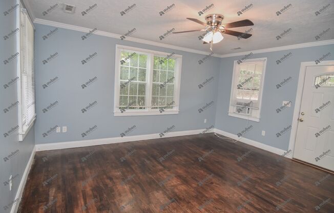 $900- Beautifully Updated 1-Bedroom, 1-Bathroom Duplex Unit