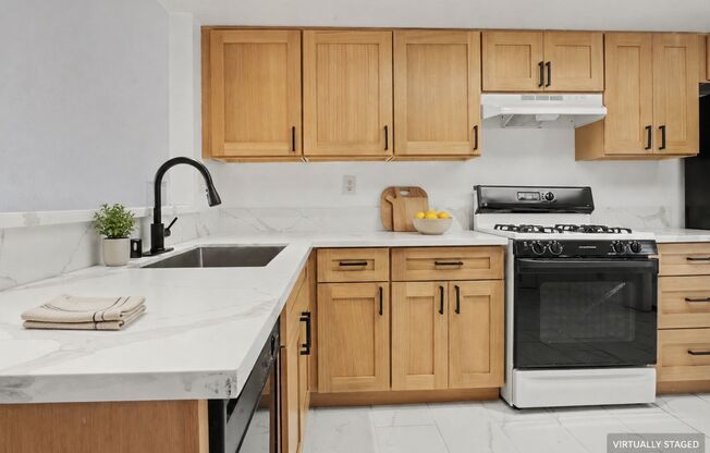 SPACIOUS 2BED/2.5BATH TOWNHOUSE
