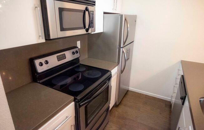 Centrally located 1 bed + 1 bath condo in the heart of LA ~