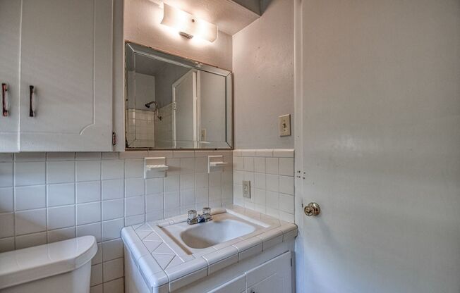 2 beds, 1 bath, $1,050