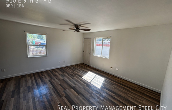 910 E 9 ST