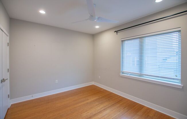 Modern & Efficient Point Breeze Townhome!