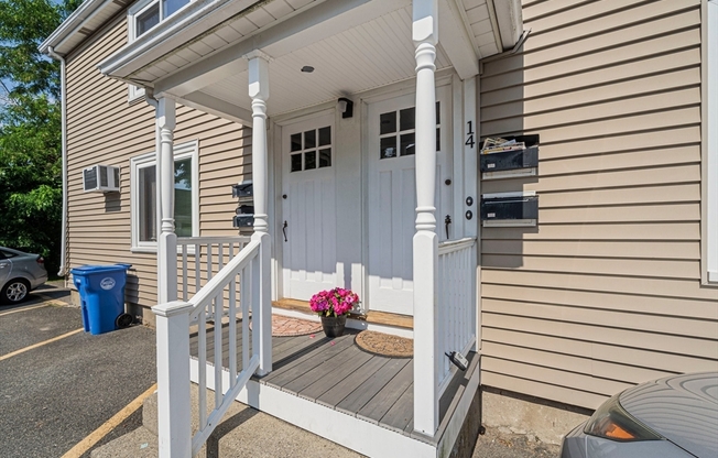 14 HARTWELL ST
