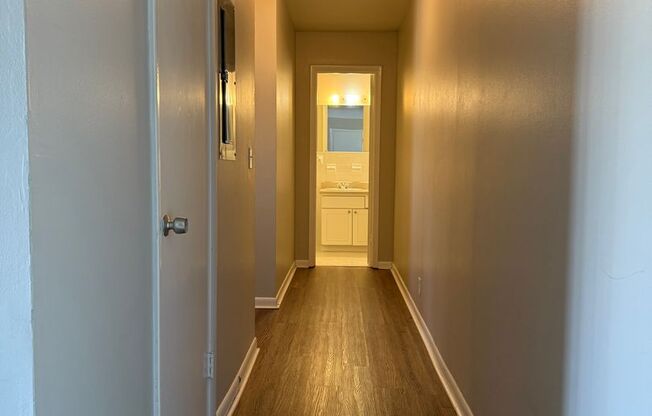 2 beds, 1 bath, 1,000 sqft, $1,195, Unit B24