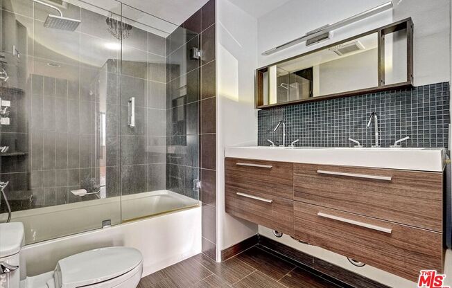 2 beds, 1.8 baths, 974 sqft, $4,200, Unit 1002