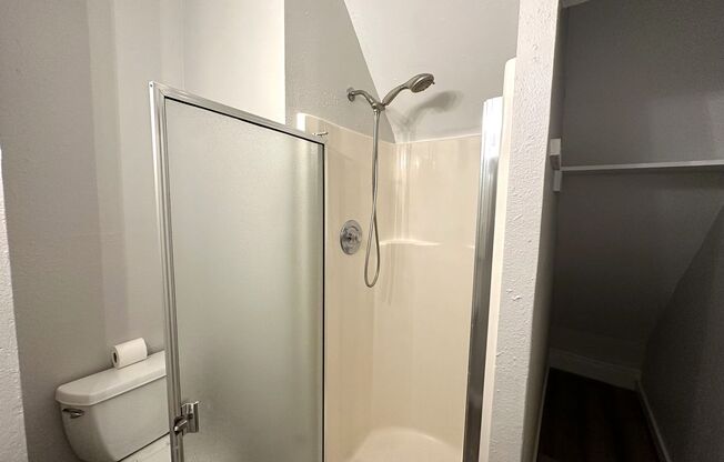 Studio, 1 bath, 325 sqft, $1,195, Unit Unit 5