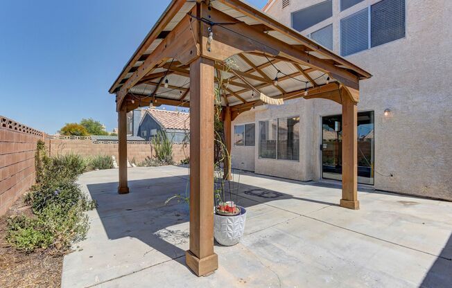 Must see Mountain & Strip Views!
