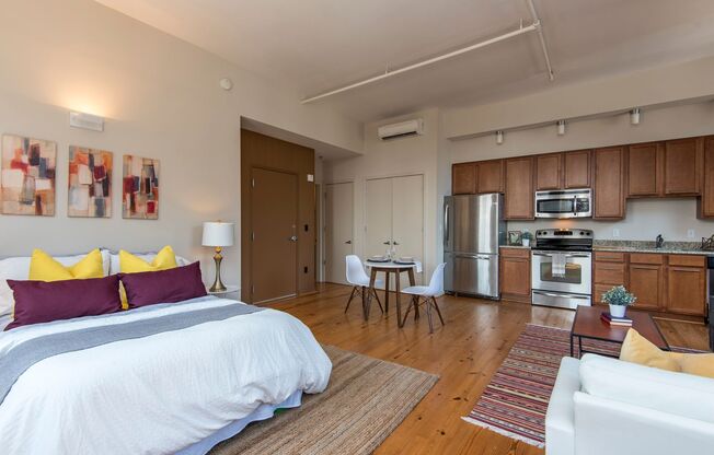 Studio, 1 bath, 550 sqft, $1,550, Unit #605