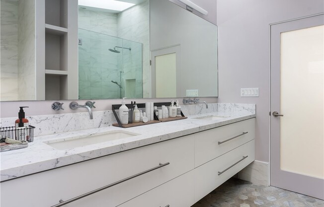 6039 W 76 ST