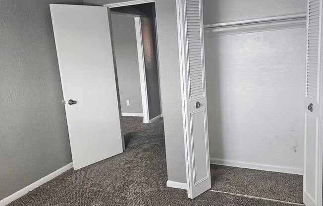 2 beds, 1 bath, 750 sqft, $1,070, Unit B03 1024 15
