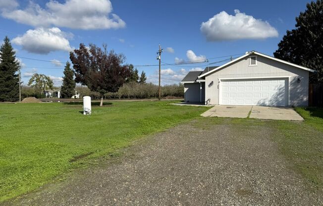 Spacious 2/1 in the country AVAILABLE NOW!!!