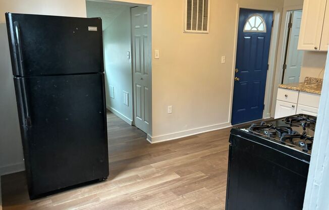 2 beds, 1 bath, $995