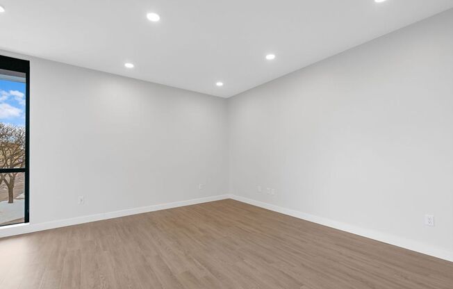 1 bed, 1 bath, 754 sqft, $1,650, Unit 213