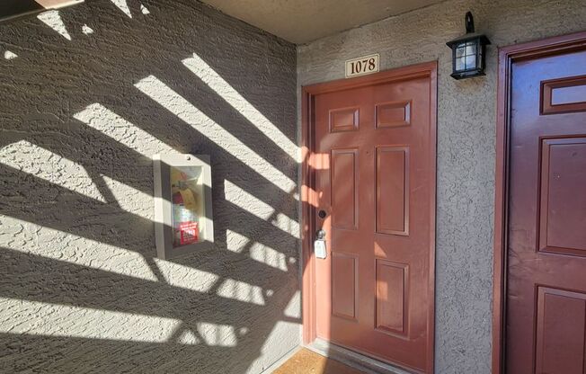 2 BED, 2 BATH CONDO!! Gated Community by The Lakes!!