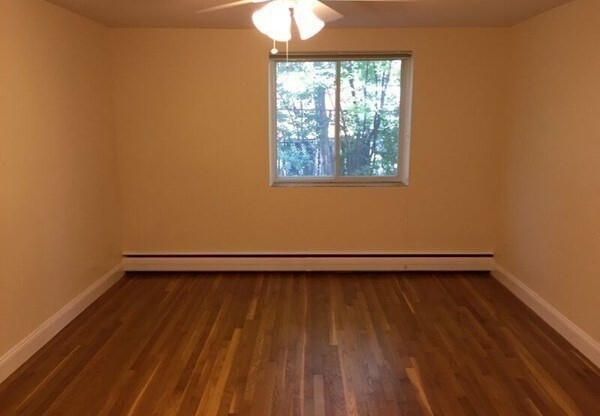 1 bed, 1 bath, 733 sqft, $2,750, Unit 214