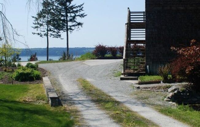 1 bedroom 1 bath Apartment Camano MIL water views!