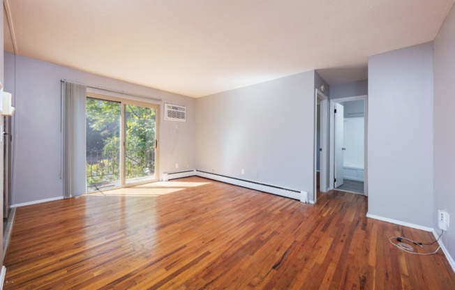 Mt. Lookout: Gorgeous One Bed One Bath for lease!
