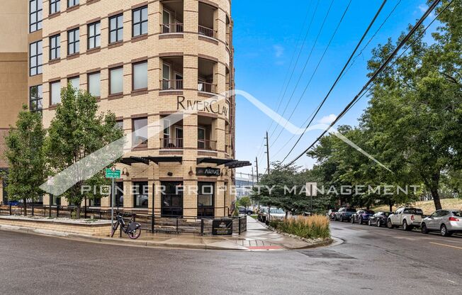 Gorgeous Condo with Mountain Views and Washer/Dryer