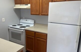 Studio, 1 bath, 450 sqft, $600, Unit 211