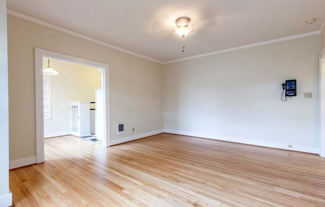 Studio, 1 bath, 425 sqft, $1,275, Unit 212