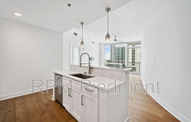 44 Peachtree Pl NW