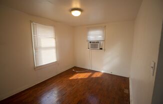 1 bed, 1 bath, $725, Unit 5 Ferdinand Dr.