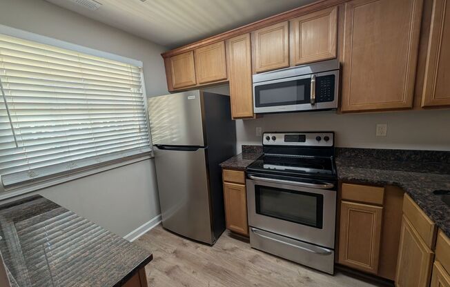 Cozy condo located in the Williamsburg on Commonwealth community minutes from Plaza Midwood!