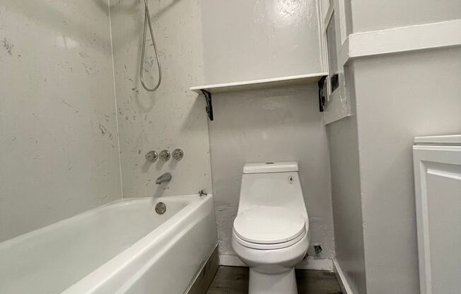 Studio, 1 bath, 400 sqft, $1,125, Unit 106