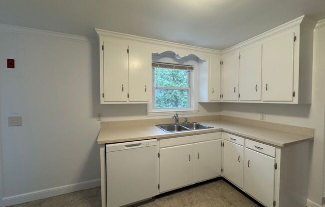 Pet-Ok | Charming Single-Family Ranch in Carlisle, MA | Avail 5/1