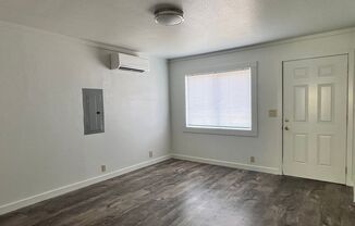 2 beds, 1 bath, 700 sqft, $1,200