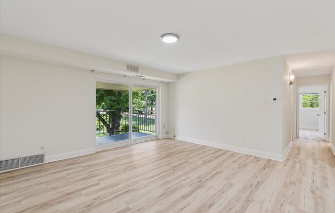 Fully Renovated 2B/2B unit in Old Forge Crossing!