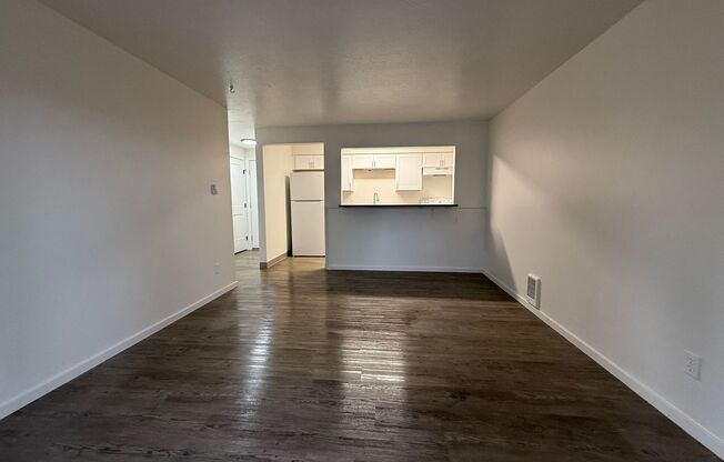 2 beds, 1 bath, 850 sqft, $1,150, Unit 9