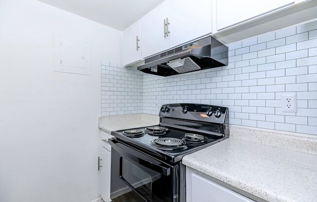 2 beds, 2 baths, 840 sqft, $999, Unit B74