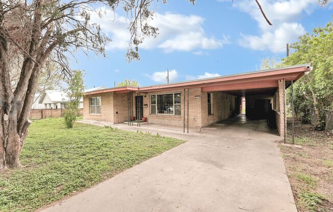 Charming Home in Central McAllen!