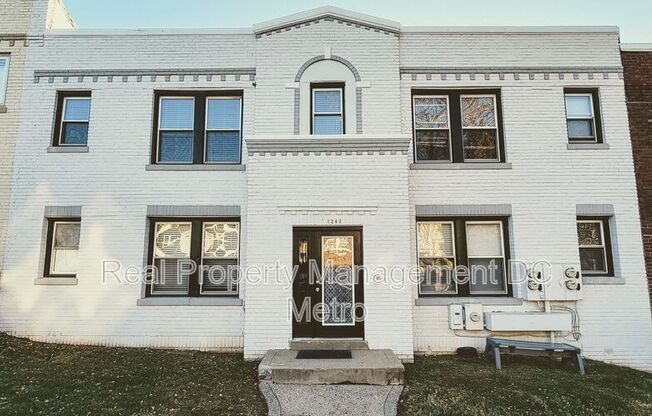 1243 Penn St NE