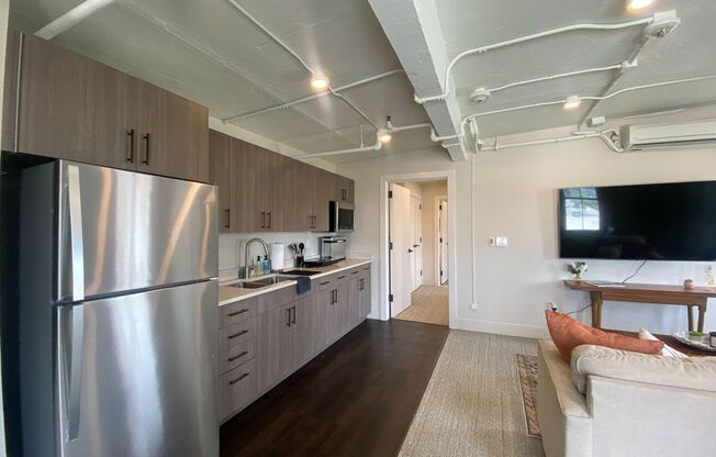1 bed, 1 bath, 675 sqft, $1,800, Unit 219 N ALAMO #402