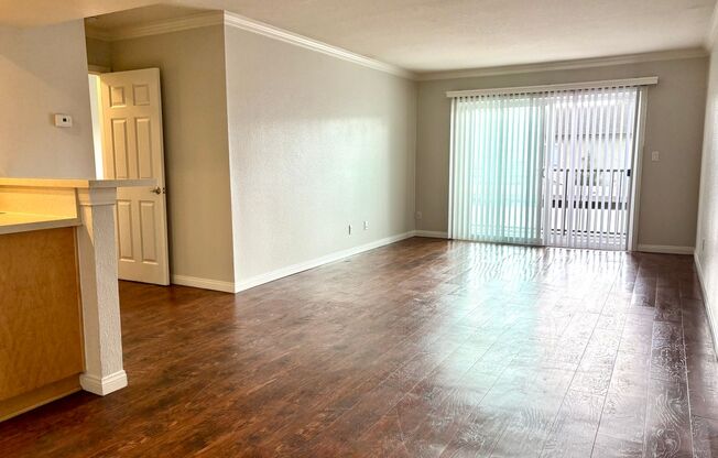 1 bed, 1 bath, 736 sqft, $2,180, Unit B048