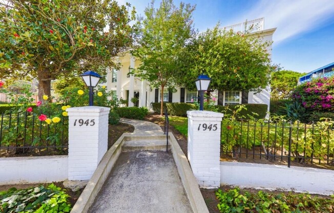 ENCHANTING 1 Bd/1 Ba Ground Floor Unit w/Open Floor Plan - Shoreline West in Mountain View