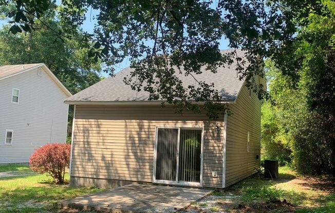 $500 OFF 1ST MONTH'S RENT! 3 Bedroom 2 Bath House Available Now!