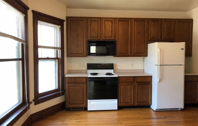 4 beds, 1 bath, $2,700