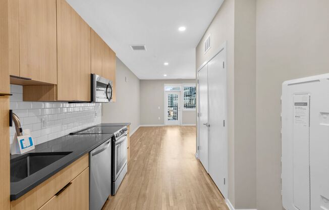 Studio, 1 bath, 548 sqft, $1,880, Unit 316